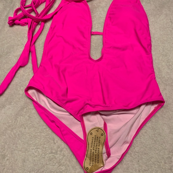 One Piece Swimsuit  in Hot Pink Size Large ✨ New without Tags ✨ - Picture 2 of 4